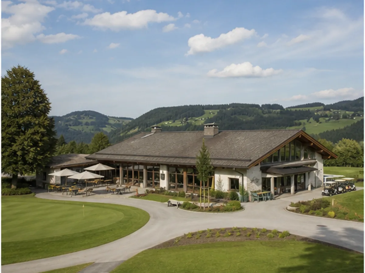Clubhaus mit Zufahrt und angrenzendem Golfplatz